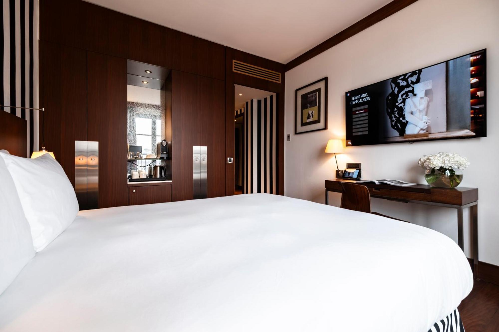 Grand Hotel Champs-Elysees Париж Екстериор снимка